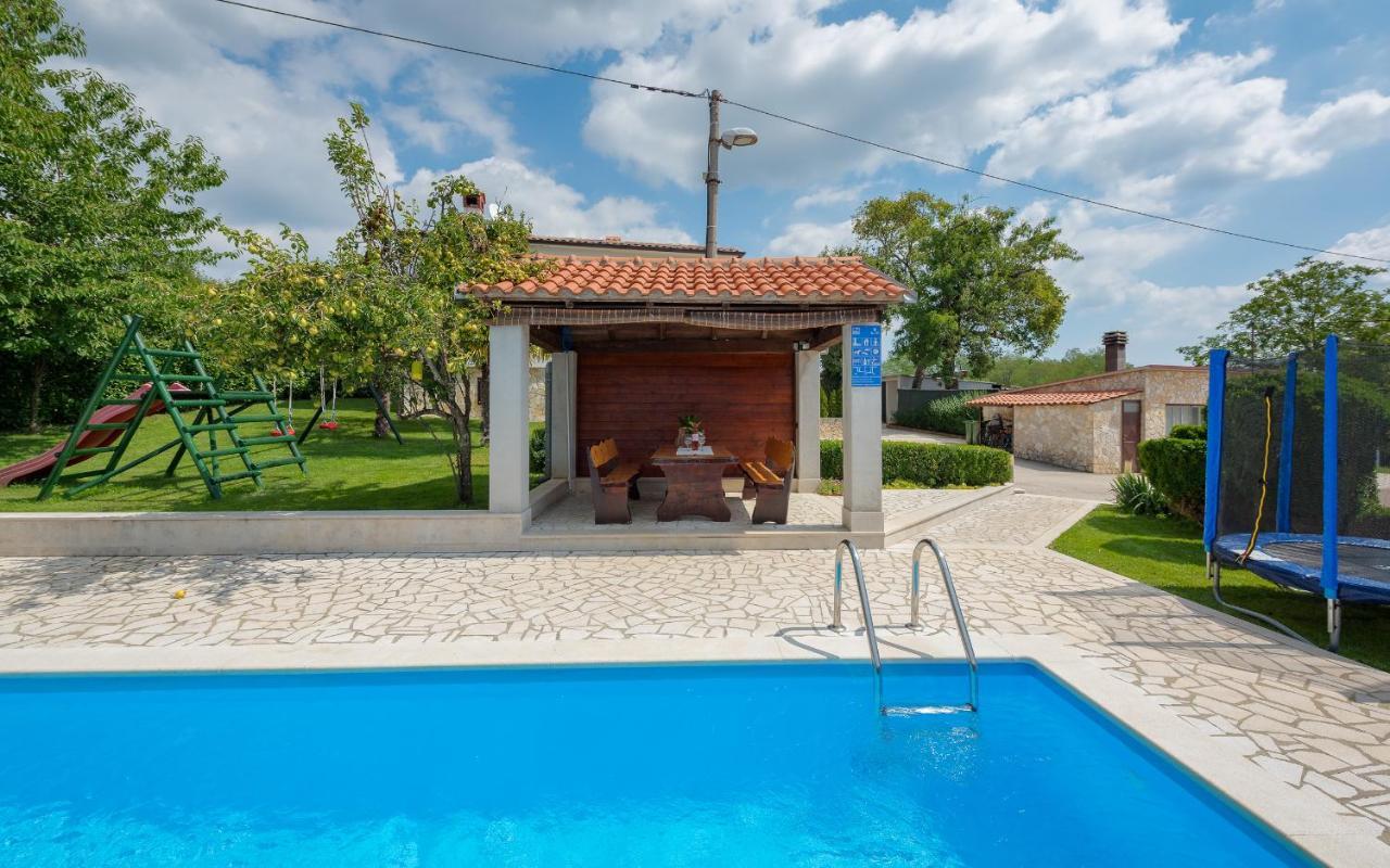 Villa Semy Pazin Luaran gambar