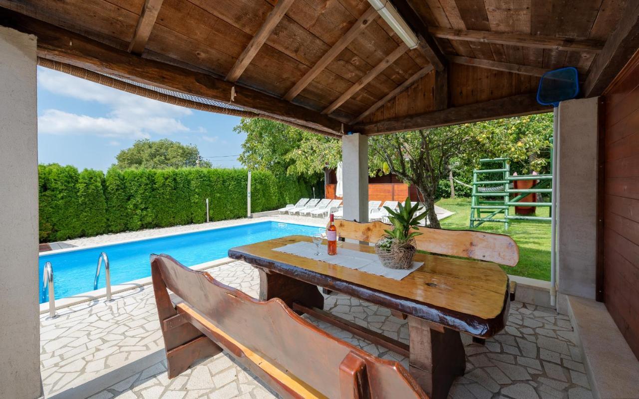Villa Semy Pazin Luaran gambar