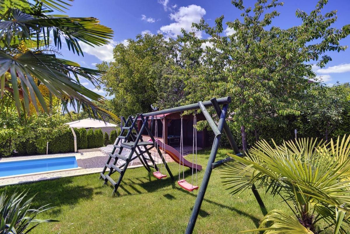 Villa Semy Pazin Luaran gambar